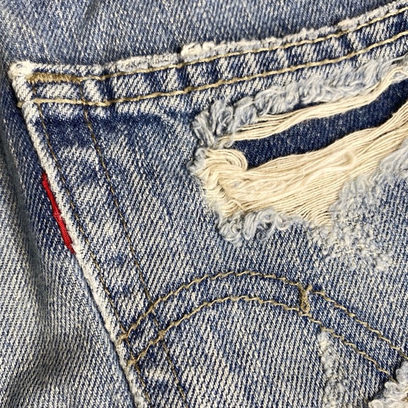 Upcycled Vintage: LF Furst of a Kind ☯︎︎ Levi's® Cut Off Denim Jeans Shorts ☯︎︎ - Picture 8 of 16